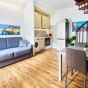 https://house-naviglio-tre-appartamento-2-piano.it-lombardy.com